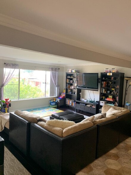 Living Area - 6860 Hyde Park Dr