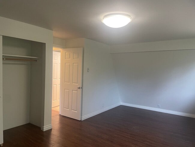 Building Photo - Nicely Maintained Clinton Home with Upgrades and Fenced Yard!