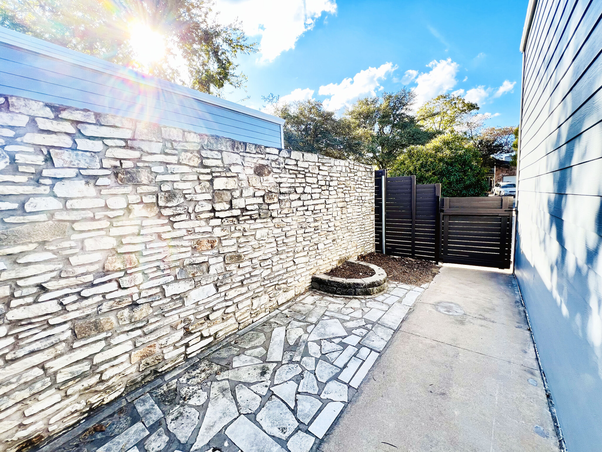 Building Photo - 920 Sirocco Dr