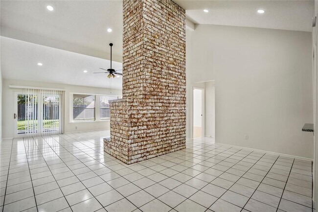 Building Photo - 11030 Hidden Bend Dr