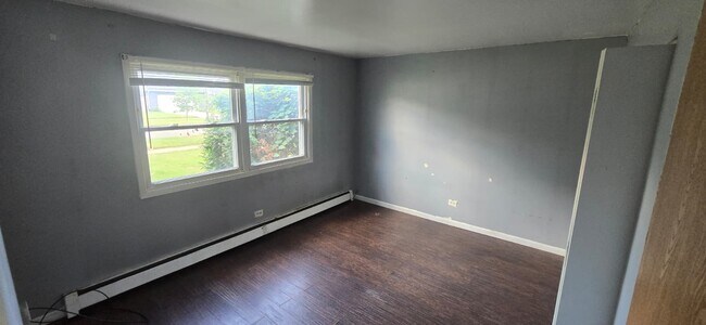 Building Photo - 11 S Whispering Hills Dr