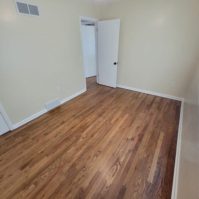 Building Photo - Mitchell