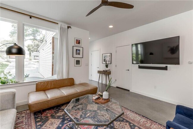Building Photo - 3207 Aldwyche Dr
