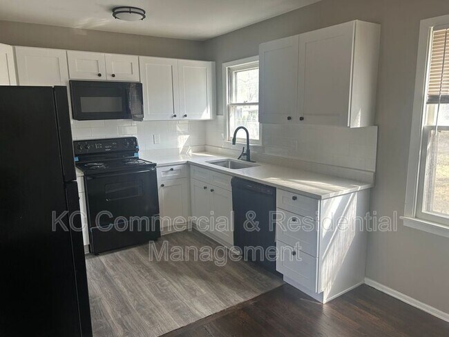 Building Photo - 309 Manor Ln