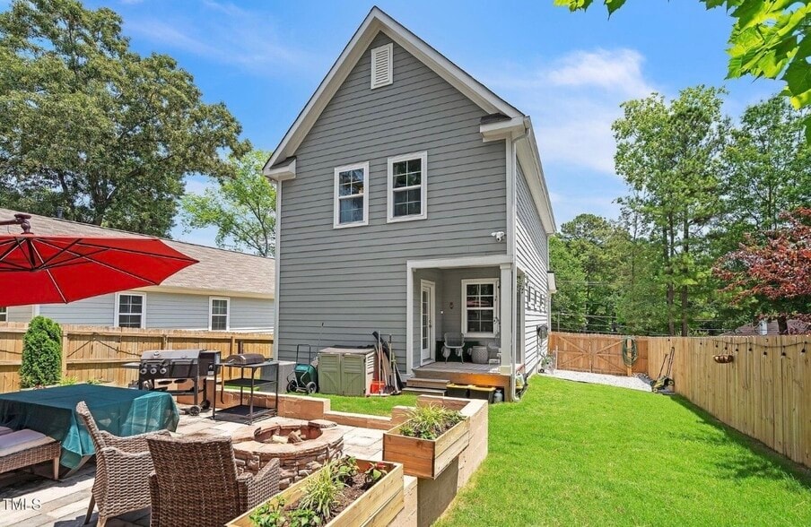 Building Photo - 647 N Hardee St