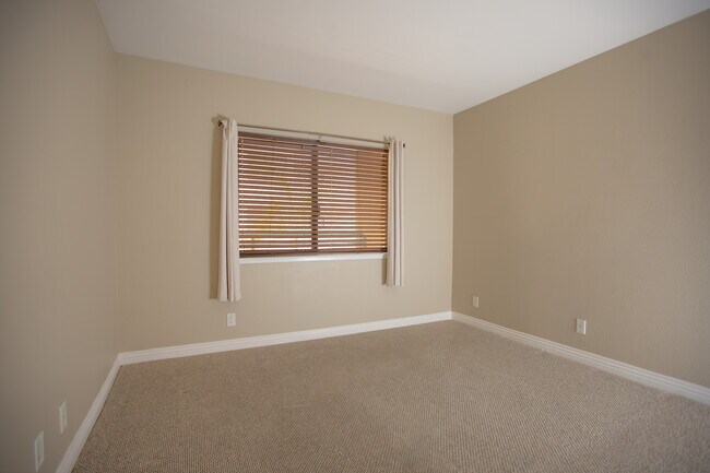 Building Photo - 140 The Village