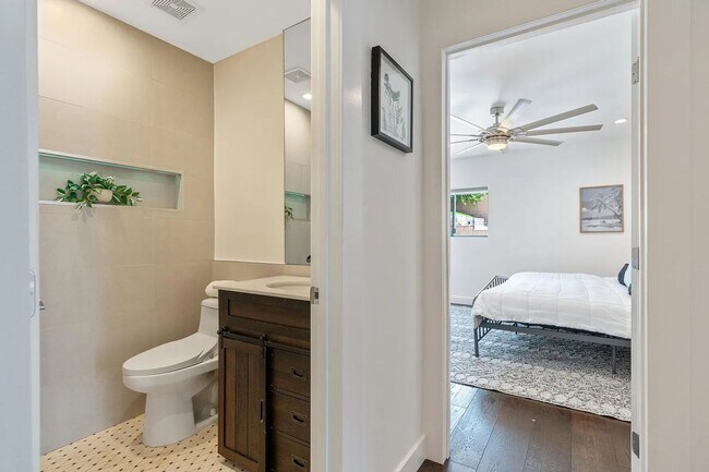 Building Photo - Modern and Spacious 4 Bed + 2.5 Bath Home