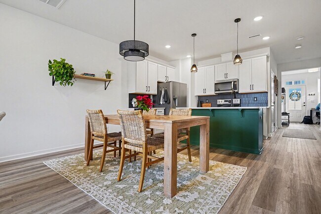 Building Photo - 3BR Like-New End-Unit Townhome – Wendell Falls