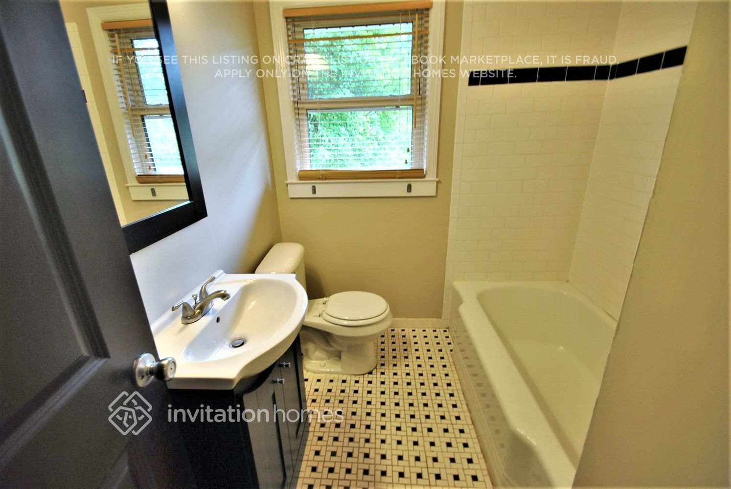 Building Photo - 1814 Flintwood Dr SE