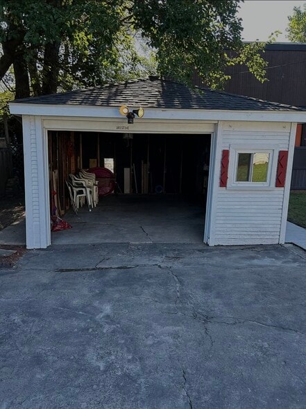 Building Photo - 905 Grey Ave