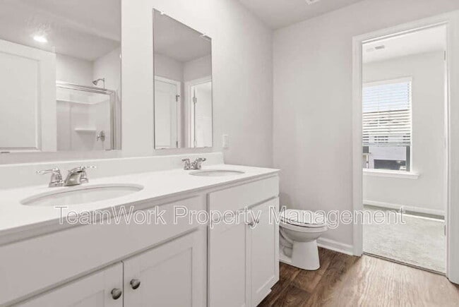 Building Photo - 806 Lilyford Ln