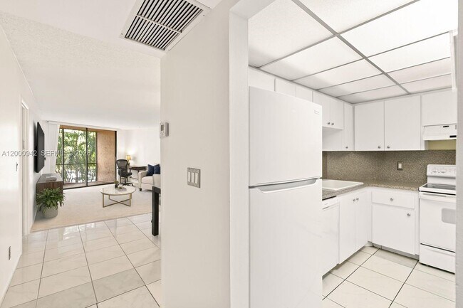 Building Photo - 3800 N Hills Dr