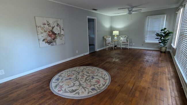 Building Photo - 2417 S Kennedy Ave