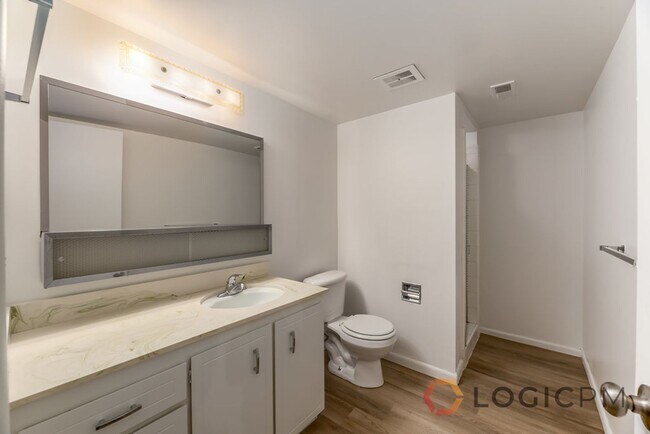 Building Photo - 2010 S 2600 E