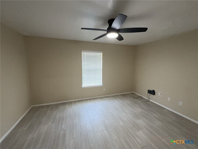 Building Photo - 2611 Littlewood Dr