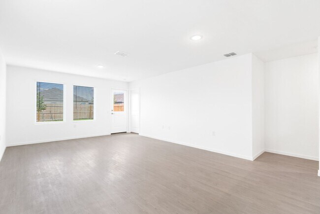 Building Photo - 3 Bedroom/2 Bath Vida Subdivision