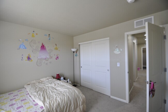 Building Photo - 5422 S Granby Way