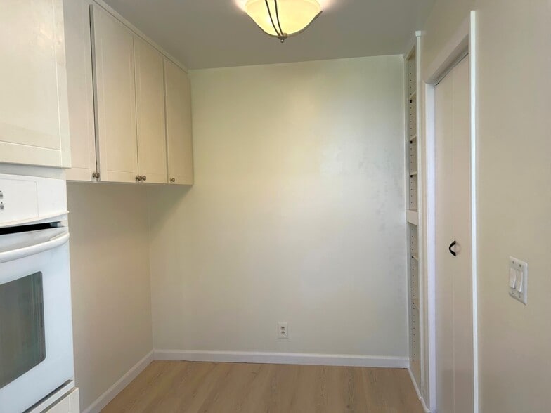 Building Photo - 1375 Kelton Ave