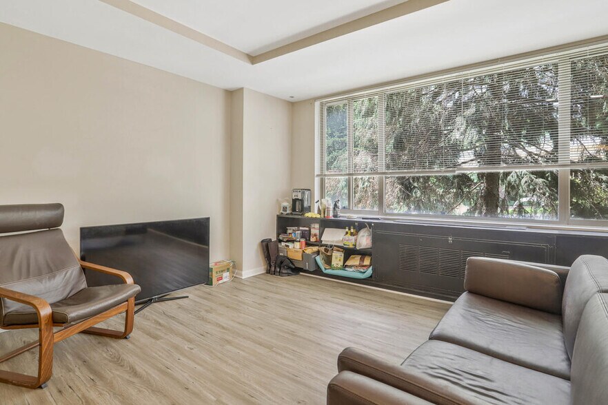 Living Room - 1121 Arlington Blvd