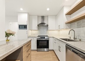 Building Photo - 117 Strand St