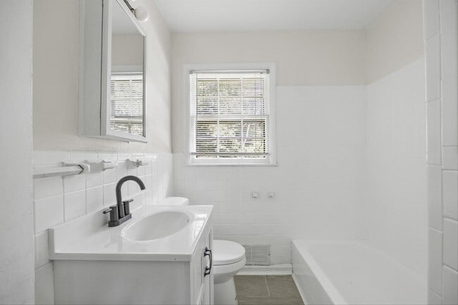 Building Photo - 2111 Shady Ln Cir NW