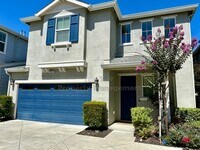 Building Photo - Charming 3 Bed, 2.5 Bath, 1,600 Sqft Marti...