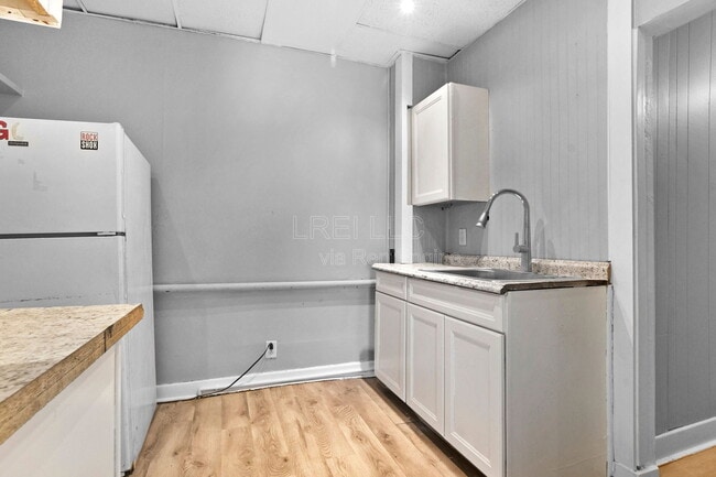 Building Photo - 1123 S Brook St