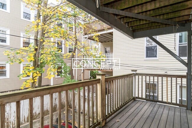 Building Photo - 166 Boylston St