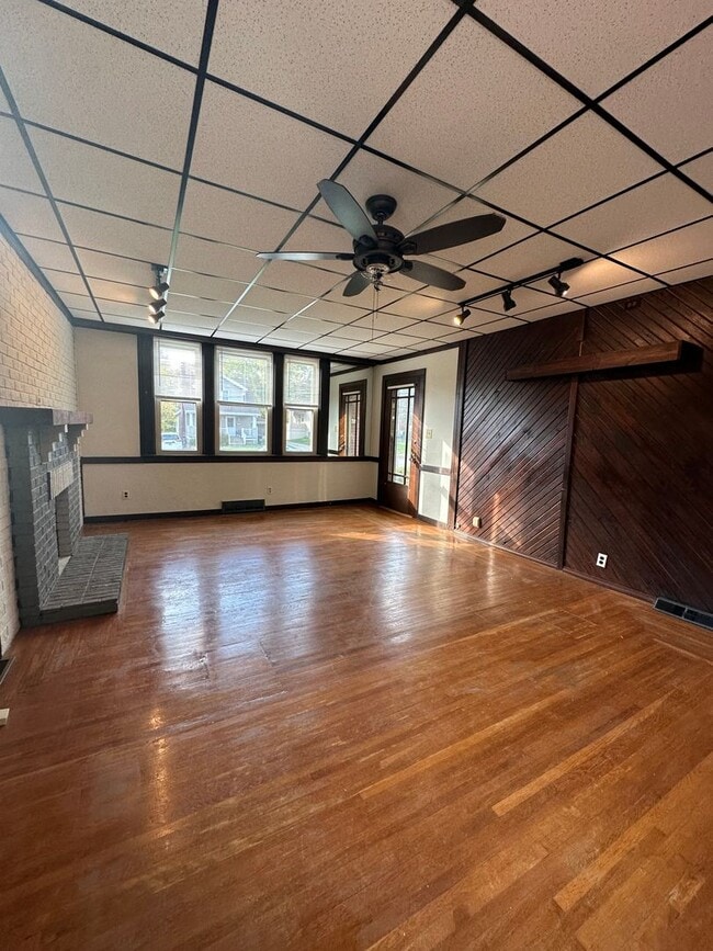 Building Photo - CHEVIOT - Charming 3 bed 1.5 bath brick cape cod