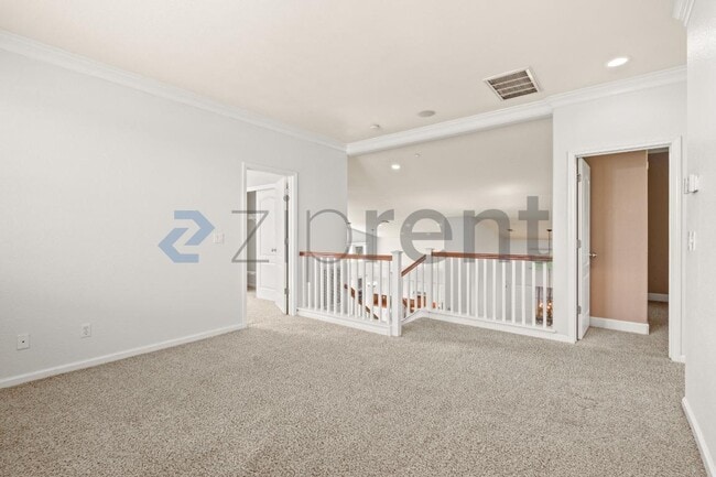 Building Photo - 338 Roundhill Dr