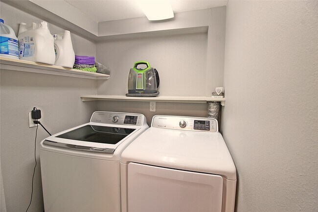 Building Photo - 10386 Hammerly Blvd