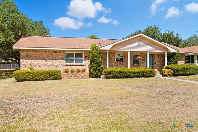 Building Photo - 1307 Summit Dr