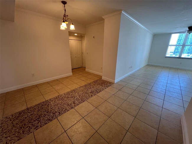 Building Photo - 511 SE 5 Ave