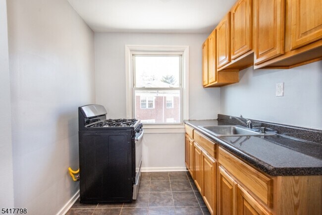 Building Photo - 23 Carpenter Terrace N