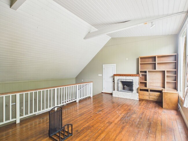 Building Photo - Charming 2BR/2BA with incredible storage in Fredericksburg, TX!