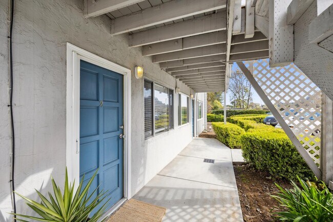 Building Photo - Pixley