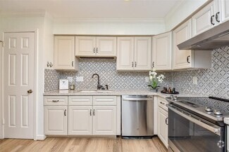 Building Photo - 4812 Palmetto St