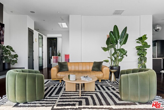 Building Photo - 2300 Ronda Vista Dr