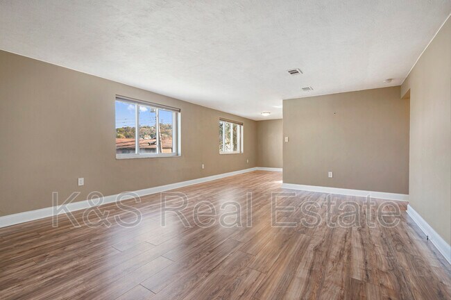 Building Photo - 29 Coulter St