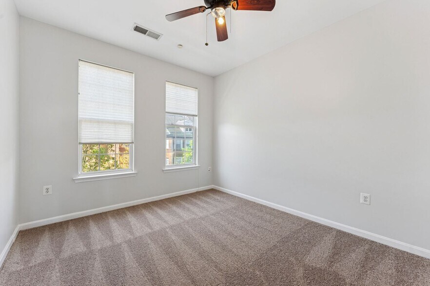 Building Photo - 4229 Talmadge Cir