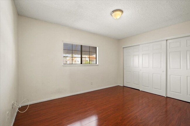 Building Photo - 2 bd, 2 bth Condo Ideal Summerlin location