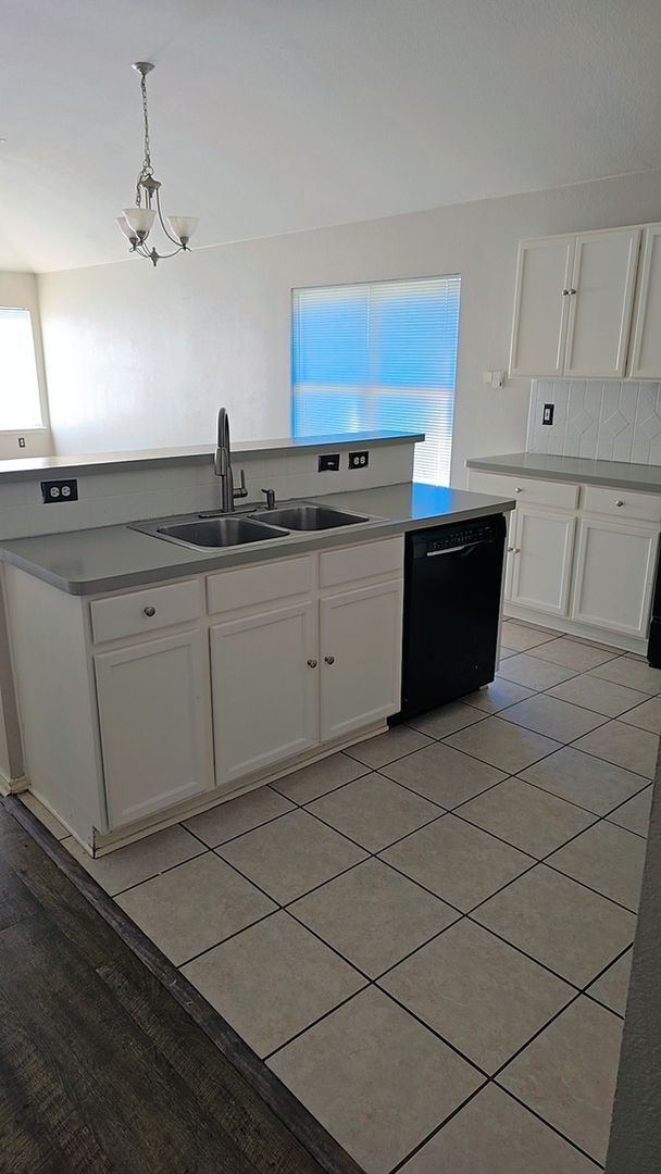 Building Photo - 4 Bedroom Single Family Home in Arlington....