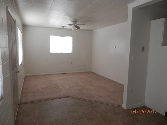 Building Photo - 915 S Platinum Ave