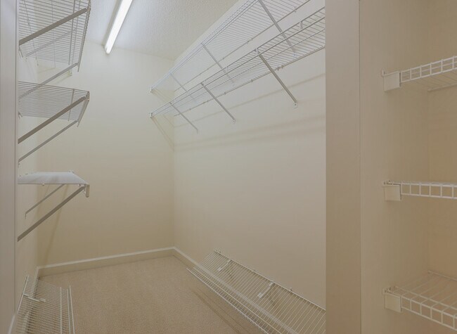 Building Photo - Beautiful home with Open Floor plan !!