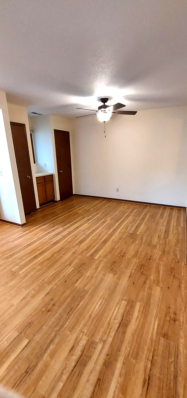 Building Photo - 9477 Ranchview Ln N