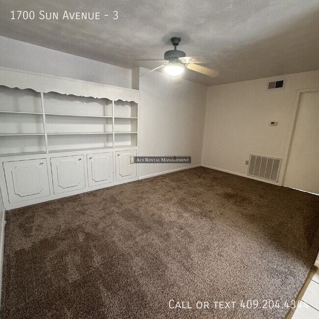 Building Photo - 1700 Sun Ave