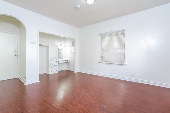 Building Photo - 21 Westminster Ave