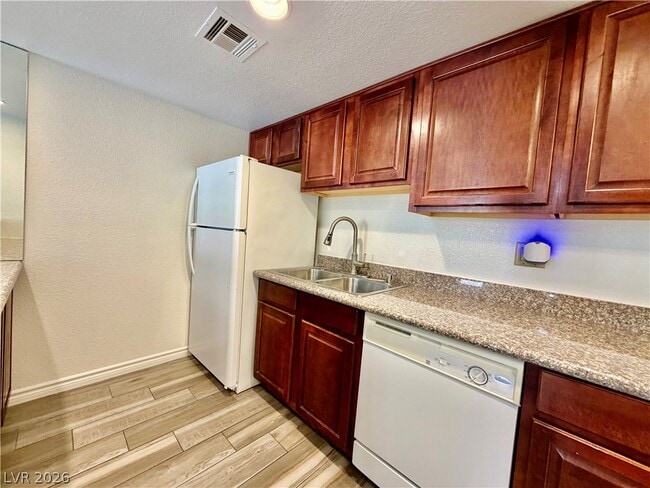 Building Photo - 4410 Sandy River Dr