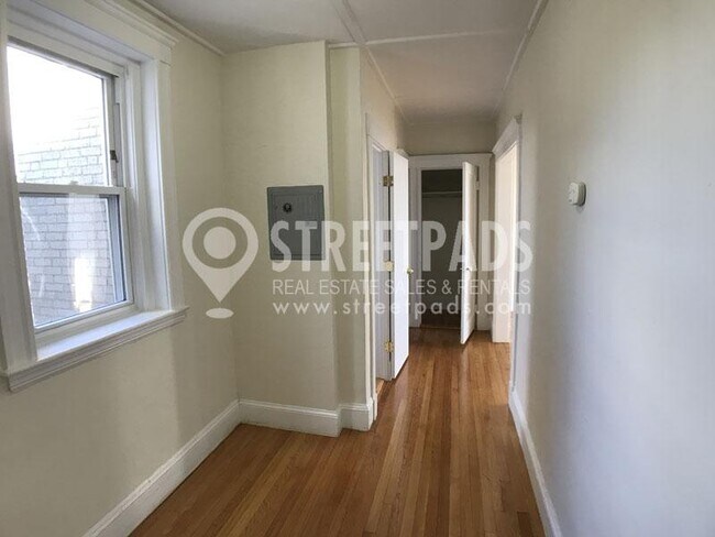 Building Photo - 1 bedroom in Boston MA 02215