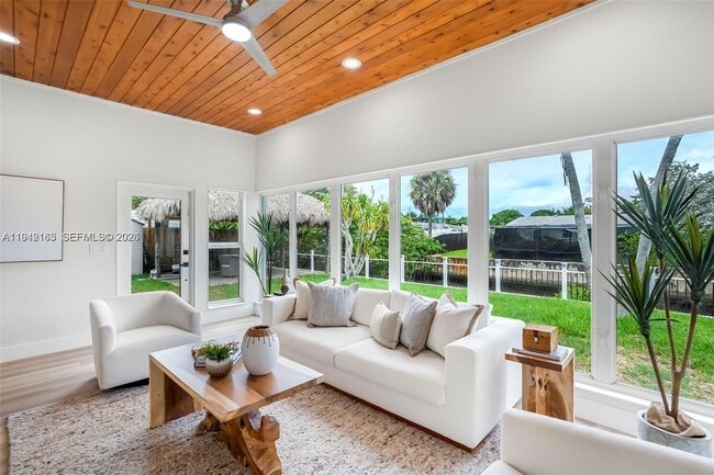 Building Photo - 2621 SW 19th St